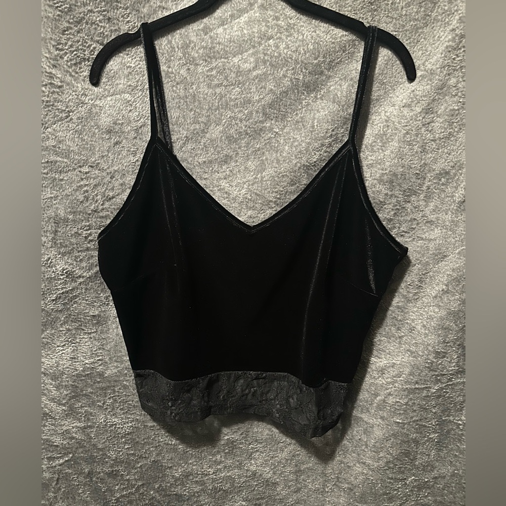 FOREVER 21 BLACK VELVETY TEXTURE TOP , SIZE 1X.